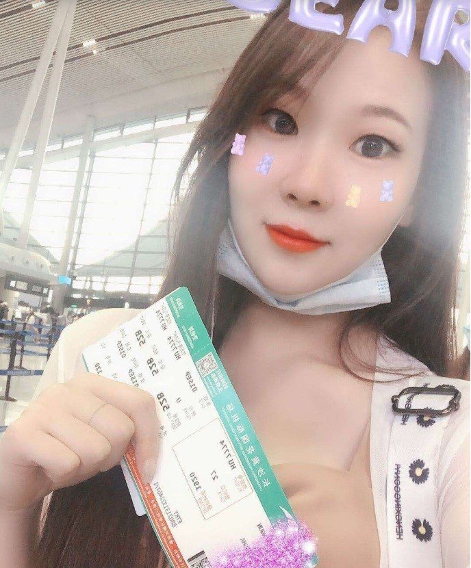 成熟美女，穴紧水多。又会玩。